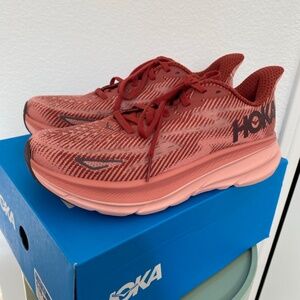 New Women's Hoka Clifton 9, 6.5